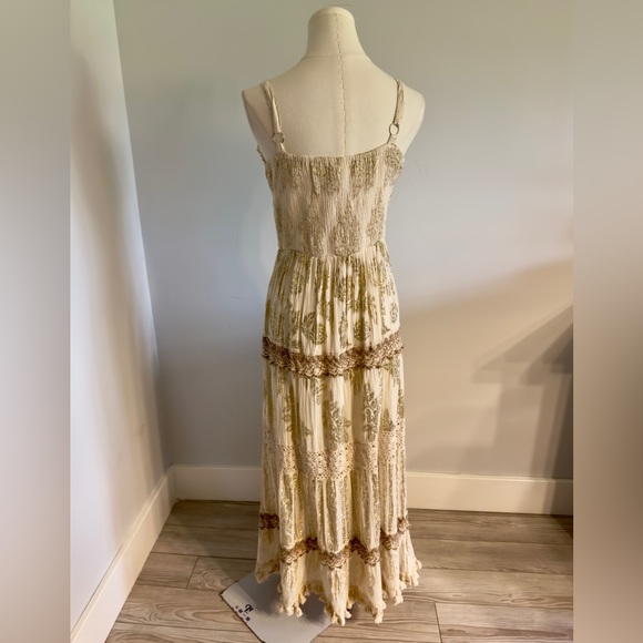 Chic Cream and Gold Lace Maxi Dress NWOT - Picture 7 of 10
